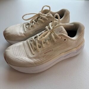 Brooks Ghost Max 2 Womens Running Shoes Cream Pink 1204201B190 Size 9